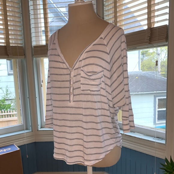 Billabong v-neck striped half sleeve shirt ⭐️ - Picture 4 of 8
